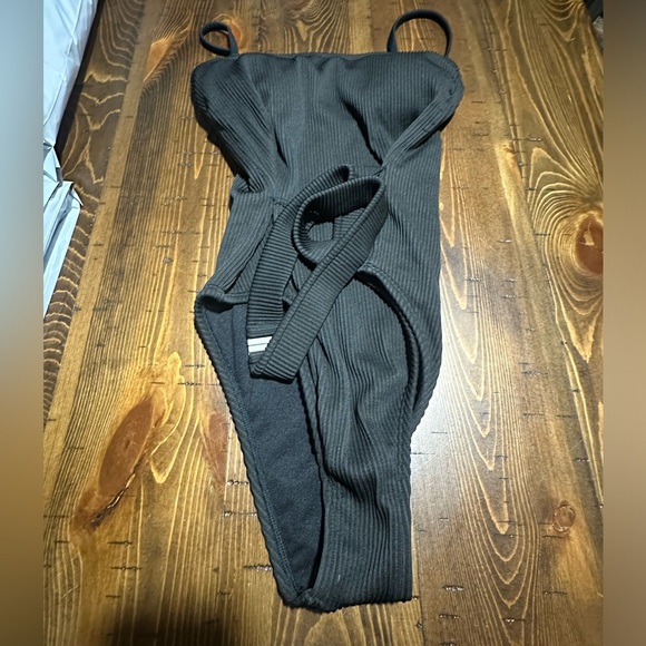 Abercrombie & Fitch Ribbed Belted One Piece Swimsuit with Straps Size Medium EUC - Picture 3 of 4